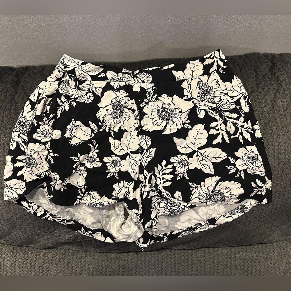 Old Navy Black and White Floral High Waist Shorts